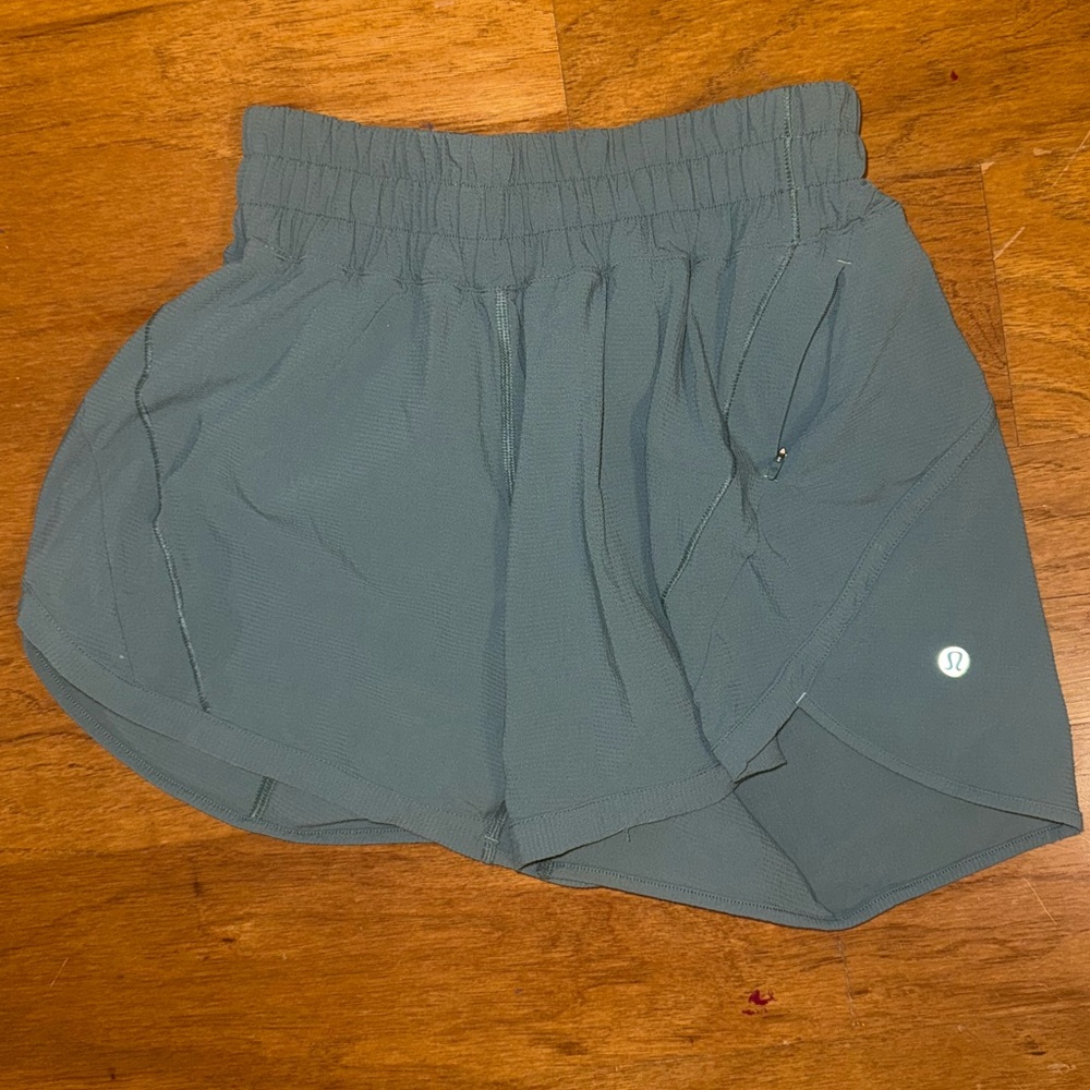 💚Lululemon Low-Rise Lined 4” Short w/ Pocket
